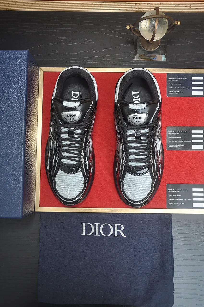 Men's men's shoes 💰: 520💶 (top original order) Brand: Dior (Dior) Standard code: Men's code 38-44 (45 customized) Level: Same style as the official website Material: Top-quality original cowhide stitched together Original wear-resistant and lightweight outsole Style category: Fashionable casual shoes Distinguished luxury brand elements top luxury Color: Actual picture color